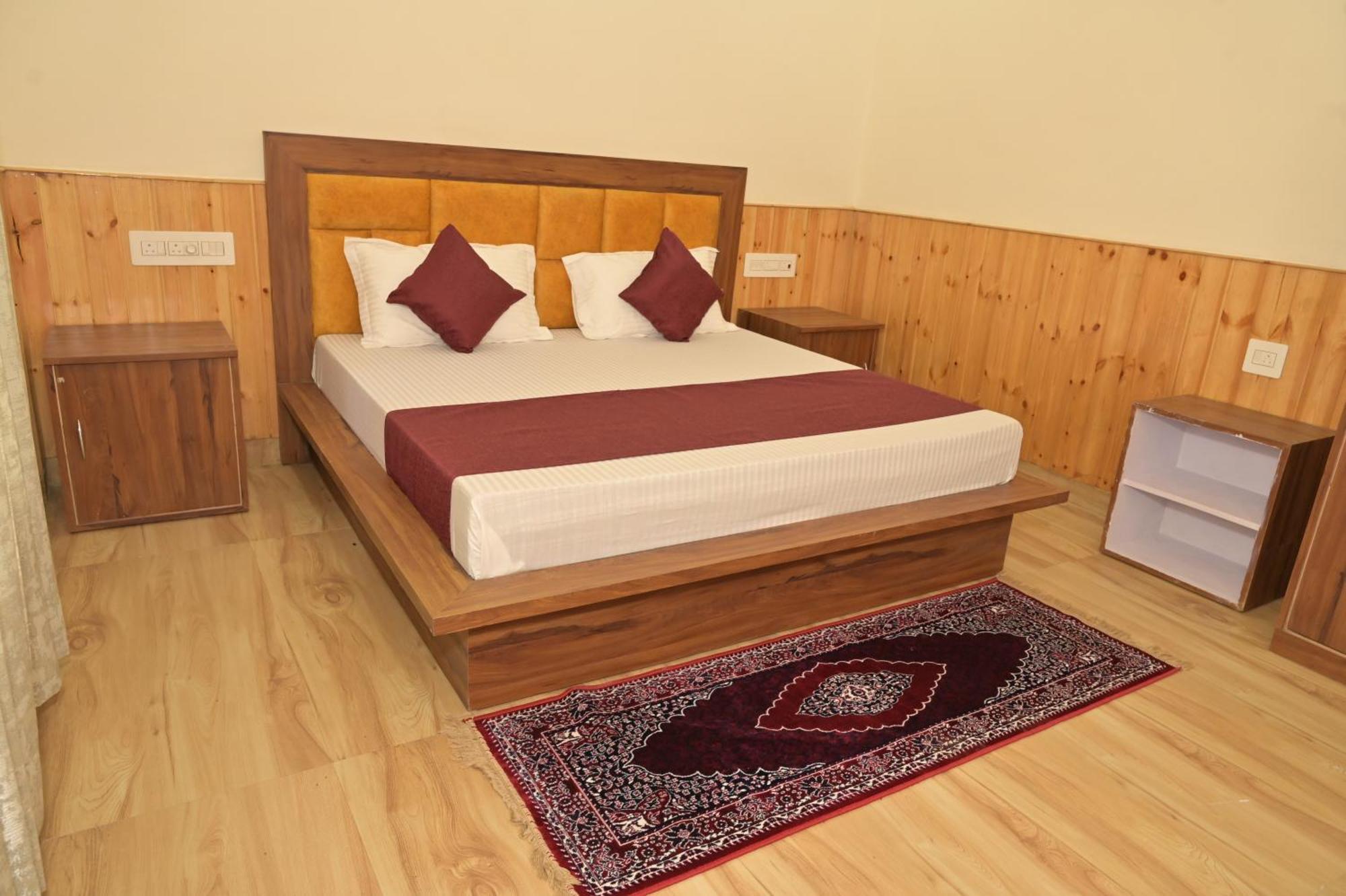 Hotel Royal Galaxy Tirthan Banjar Ngoại thất bức ảnh